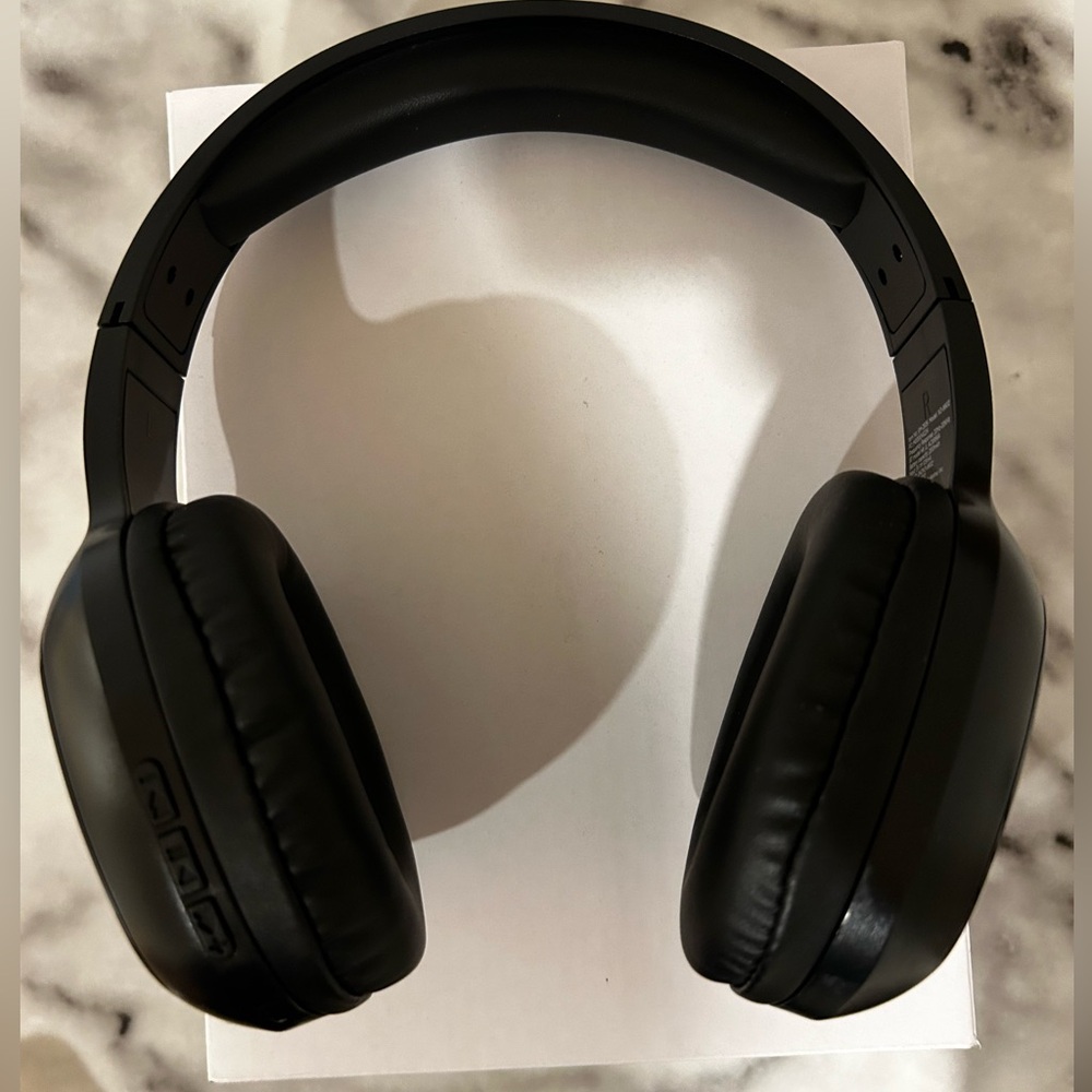NEW IN BOX Robbie Williams BETTER MAN headphones